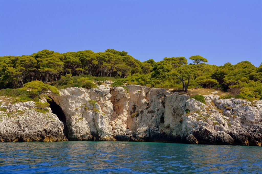 sea, mountain, cliffs-3659697.jpg